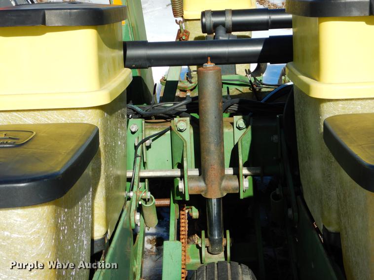 image for item DE6018 John Deere 7200 MaxEmerge planter