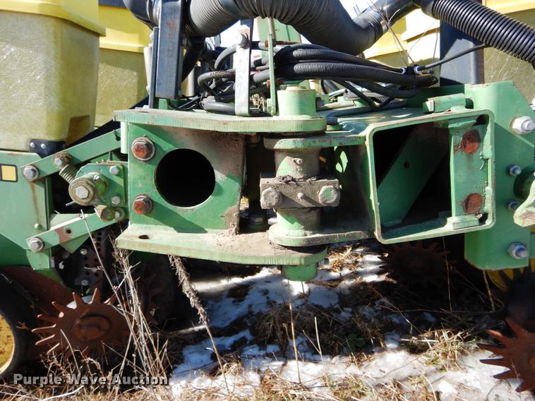 image for item DE6018 John Deere 7200 MaxEmerge planter