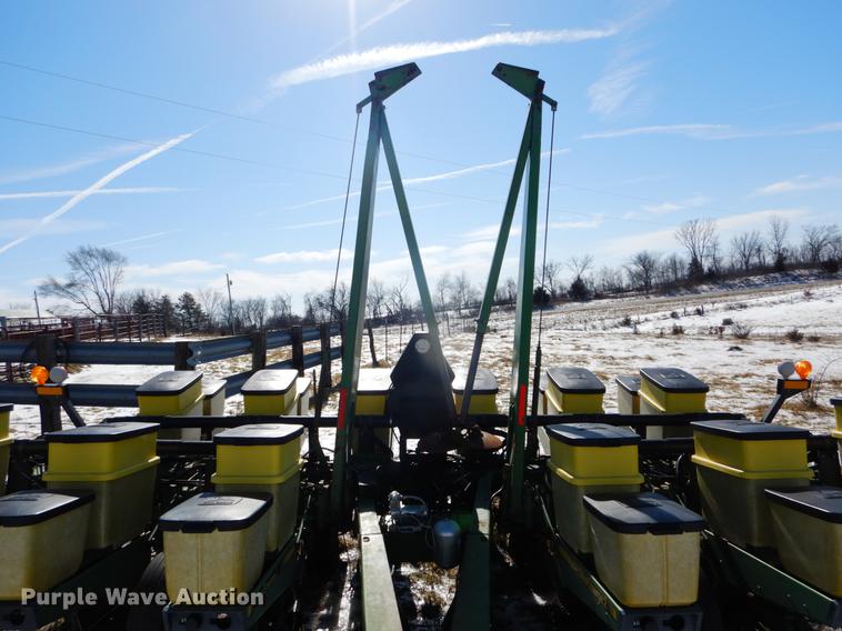 image for item DE6018 John Deere 7200 MaxEmerge planter