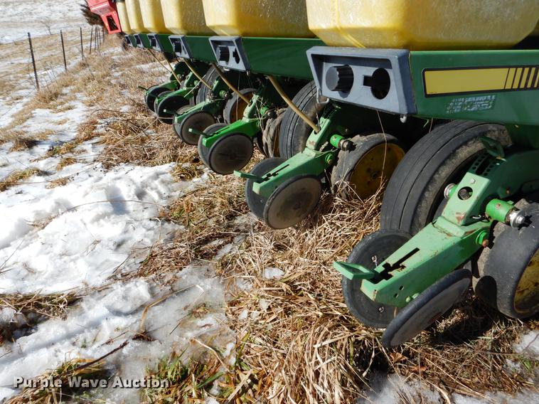 image for item DE6018 John Deere 7200 MaxEmerge planter