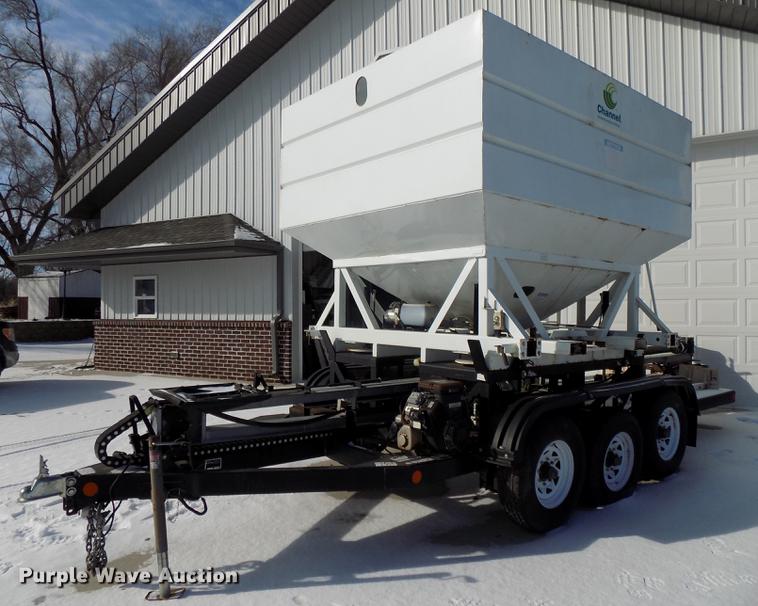 image for item DE7588 2009 Par-Kan PK336265 seed tender trailer