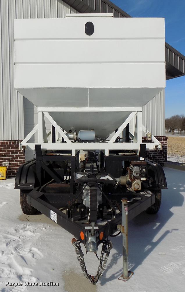 image for item DE7588 2009 Par-Kan PK336265 seed tender trailer