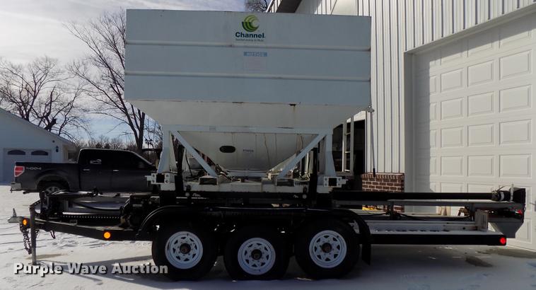 image for item DE7588 2009 Par-Kan PK336265 seed tender trailer