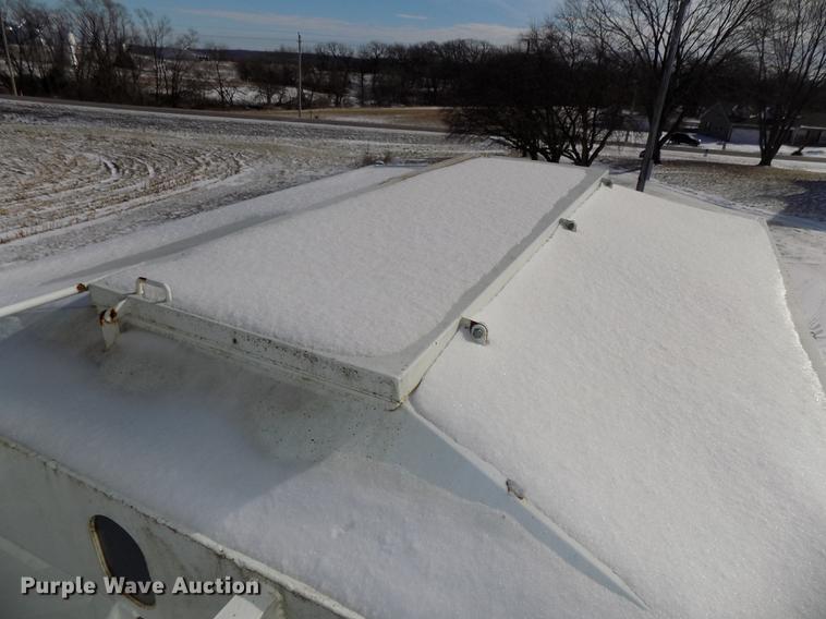 image for item DE7588 2009 Par-Kan PK336265 seed tender trailer