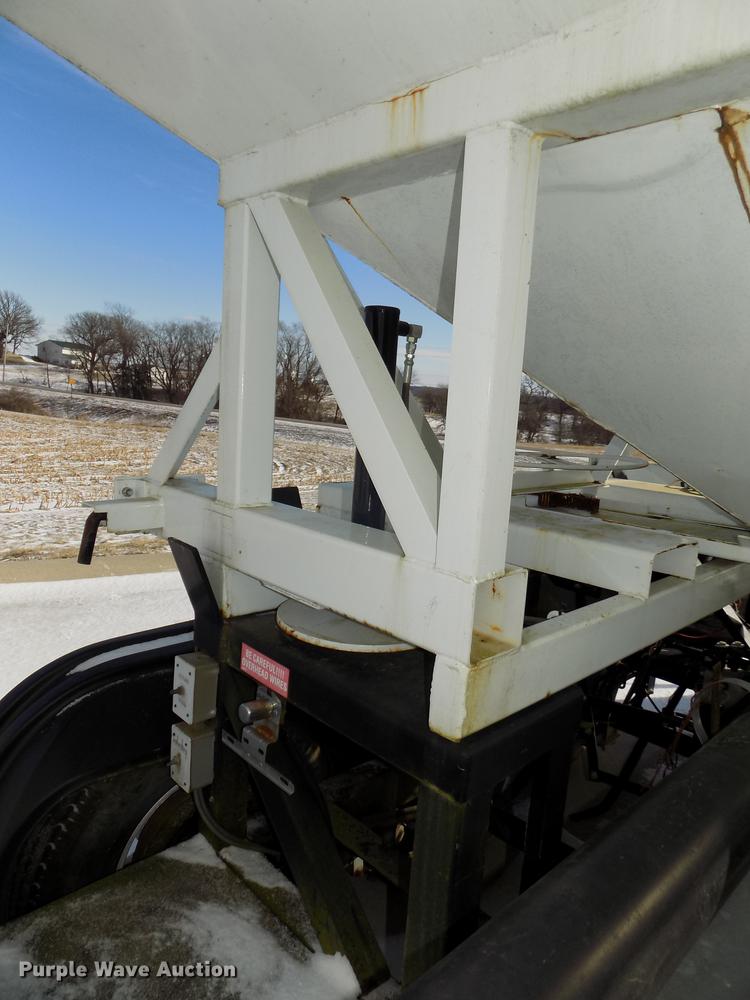 image for item DE7588 2009 Par-Kan PK336265 seed tender trailer