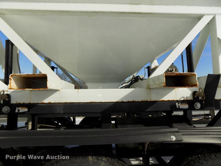 image for item DE7588 2009 Par-Kan PK336265 seed tender trailer