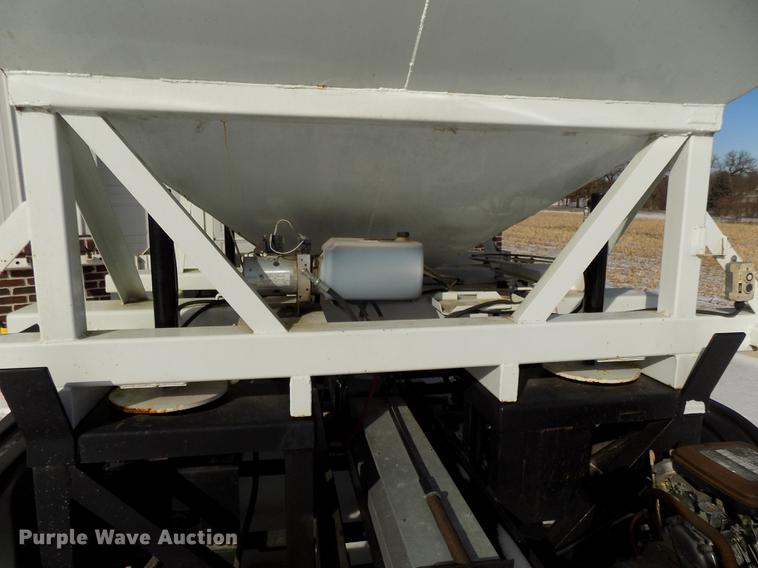 image for item DE7588 2009 Par-Kan PK336265 seed tender trailer