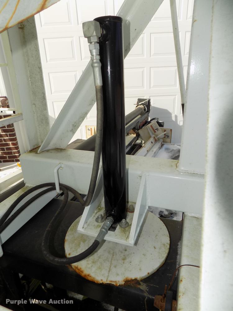 image for item DE7588 2009 Par-Kan PK336265 seed tender trailer