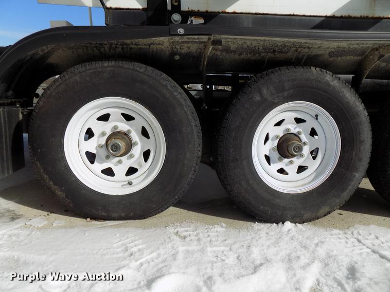 image for item DE7588 2009 Par-Kan PK336265 seed tender trailer