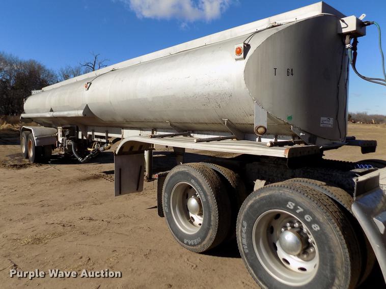 image for item DF2839 1956 Fruehauf tank trailer
