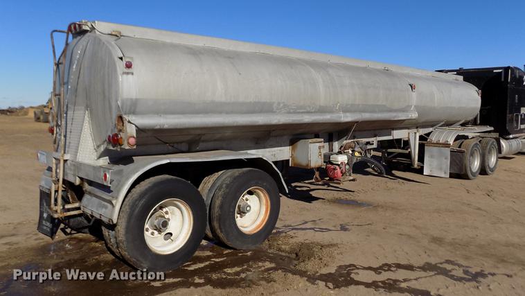image for item DF2839 1956 Fruehauf tank trailer