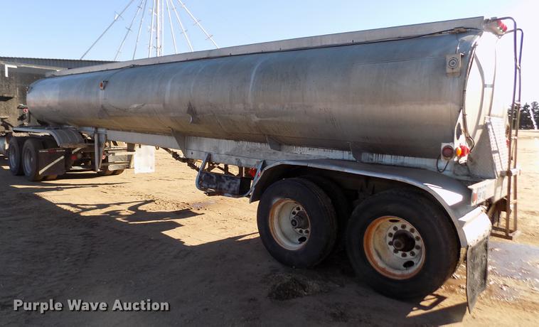 image for item DF2839 1956 Fruehauf tank trailer