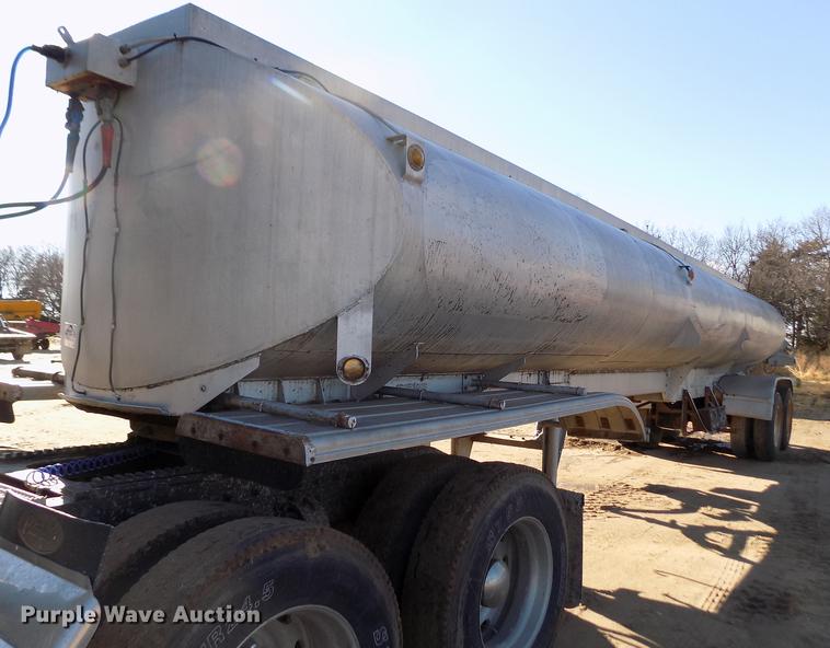 image for item DF2839 1956 Fruehauf tank trailer
