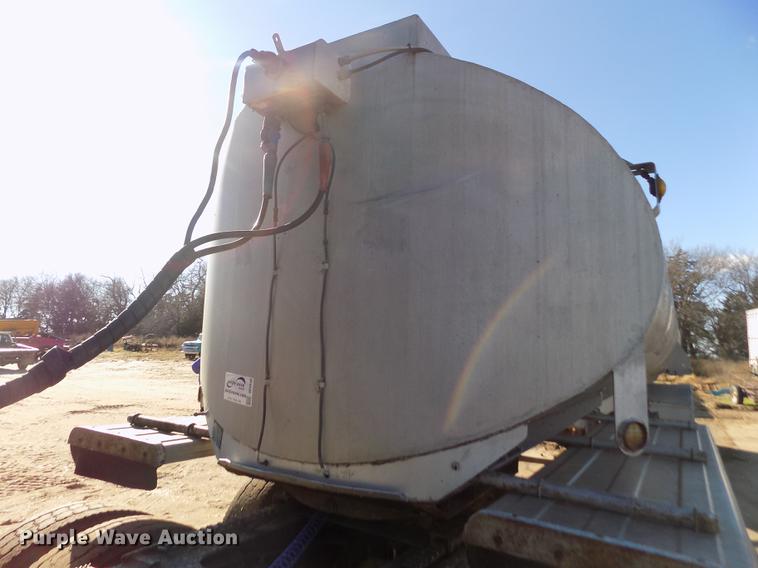 image for item DF2839 1956 Fruehauf tank trailer