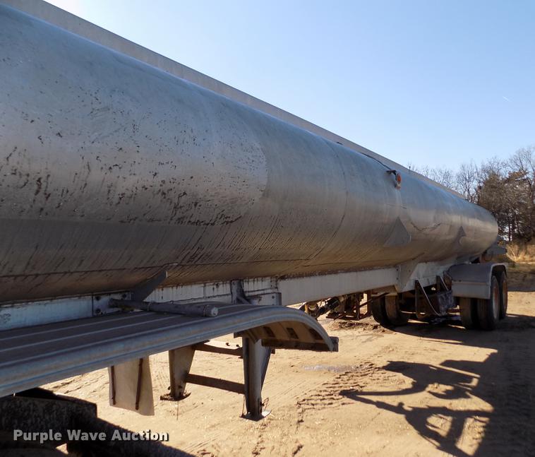 image for item DF2839 1956 Fruehauf tank trailer