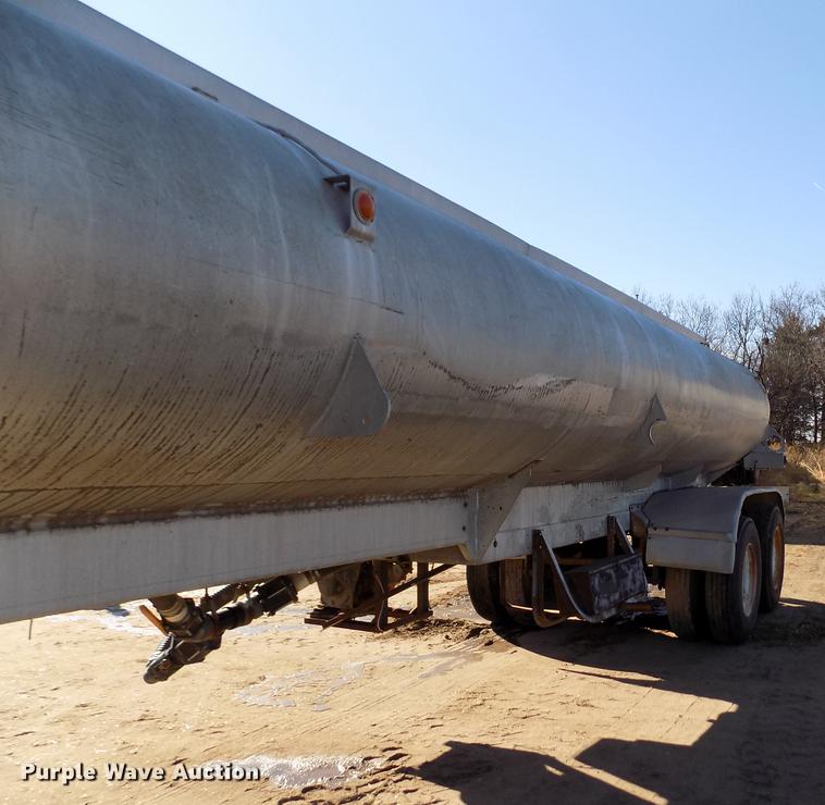 image for item DF2839 1956 Fruehauf tank trailer