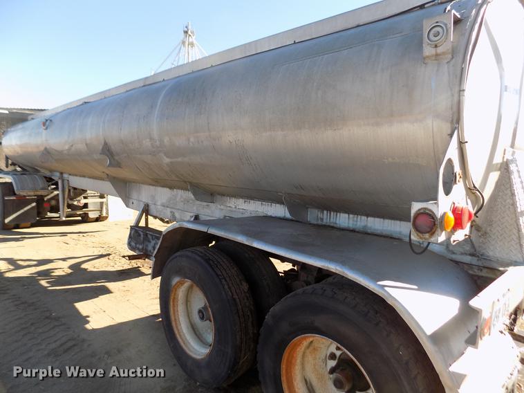 image for item DF2839 1956 Fruehauf tank trailer