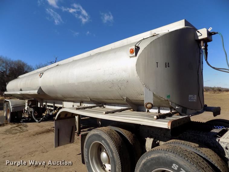 image for item DF2839 1956 Fruehauf tank trailer