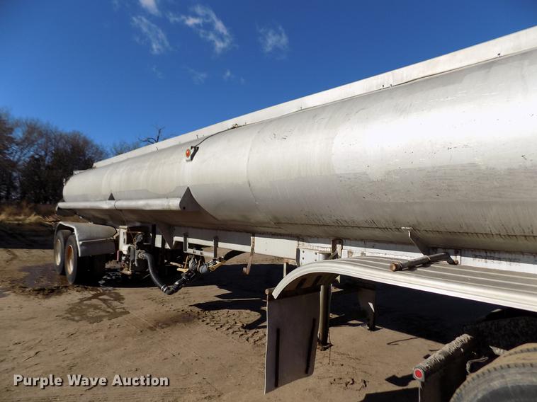 image for item DF2839 1956 Fruehauf tank trailer