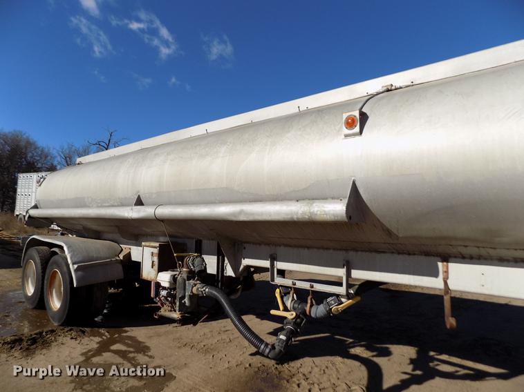 image for item DF2839 1956 Fruehauf tank trailer