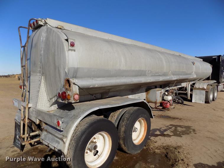 image for item DF2839 1956 Fruehauf tank trailer