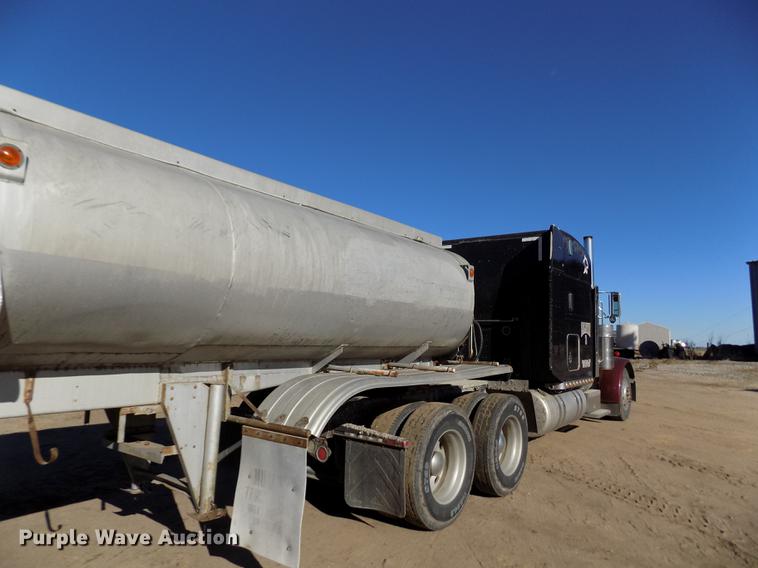 image for item DF2839 1956 Fruehauf tank trailer