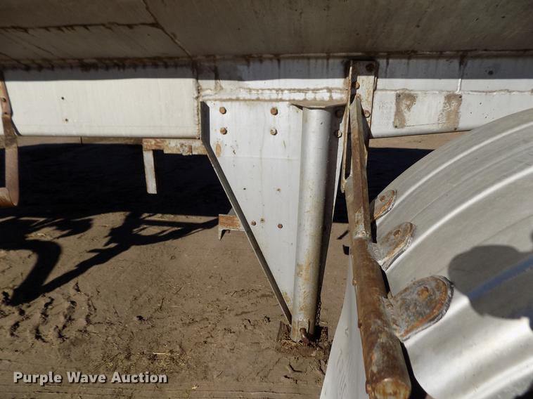 image for item DF2839 1956 Fruehauf tank trailer