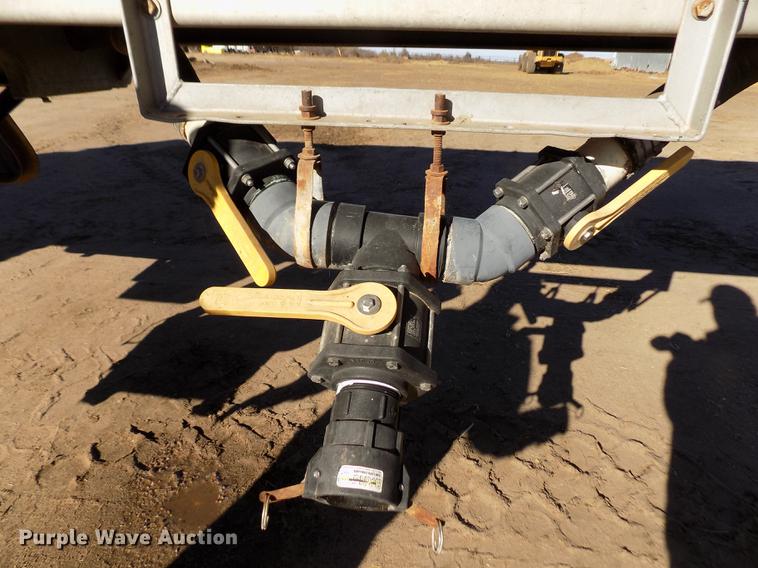 image for item DF2839 1956 Fruehauf tank trailer