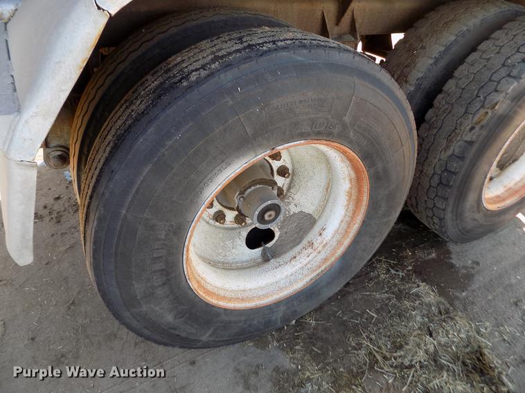 image for item DF2839 1956 Fruehauf tank trailer