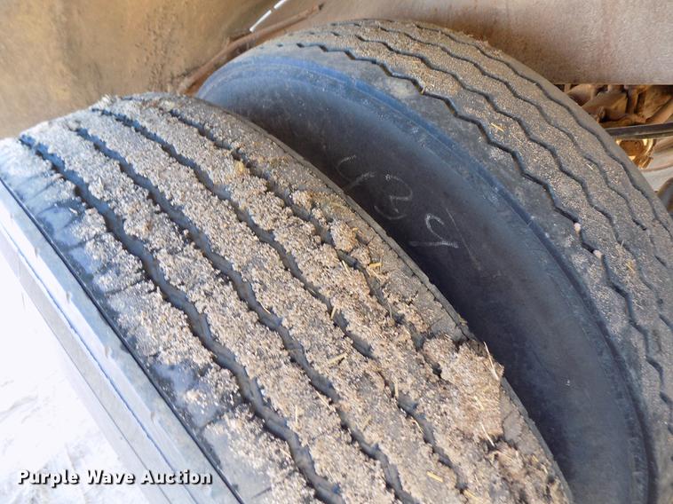 image for item DF2839 1956 Fruehauf tank trailer