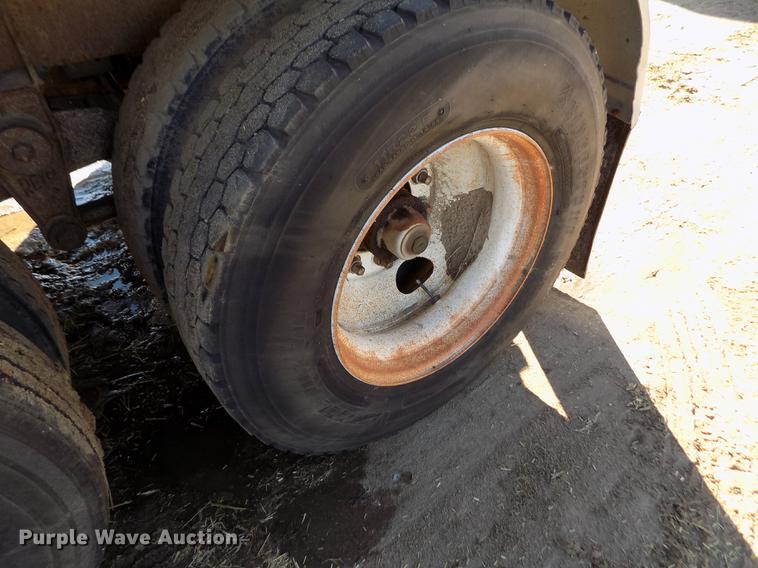 image for item DF2839 1956 Fruehauf tank trailer