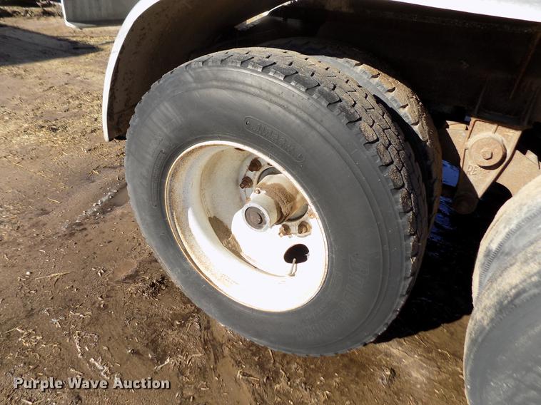 image for item DF2839 1956 Fruehauf tank trailer