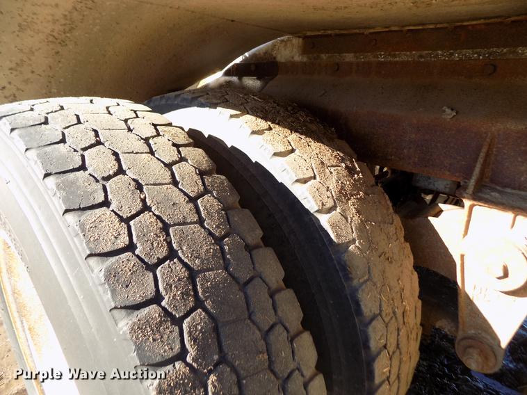 image for item DF2839 1956 Fruehauf tank trailer