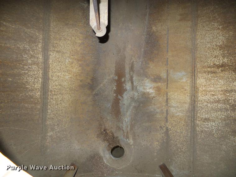 image for item DF2839 1956 Fruehauf tank trailer