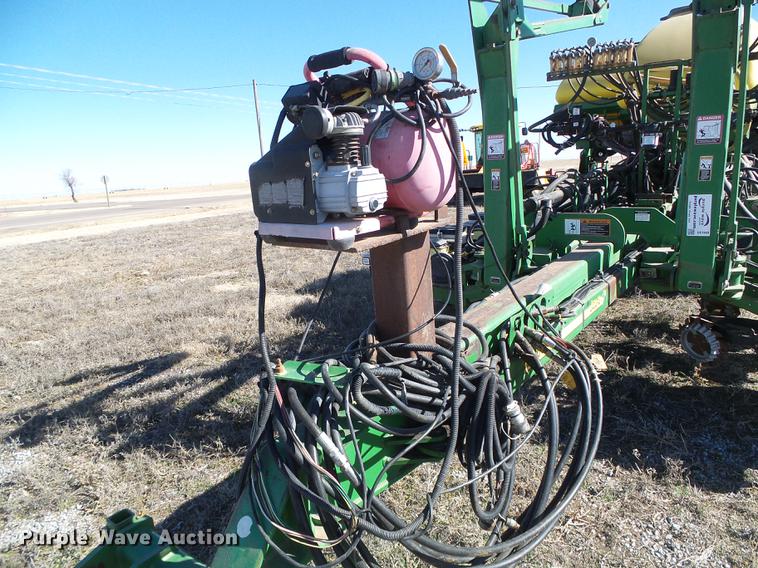 image for item DF2949 2007 John Deere 1770NT no-till planter