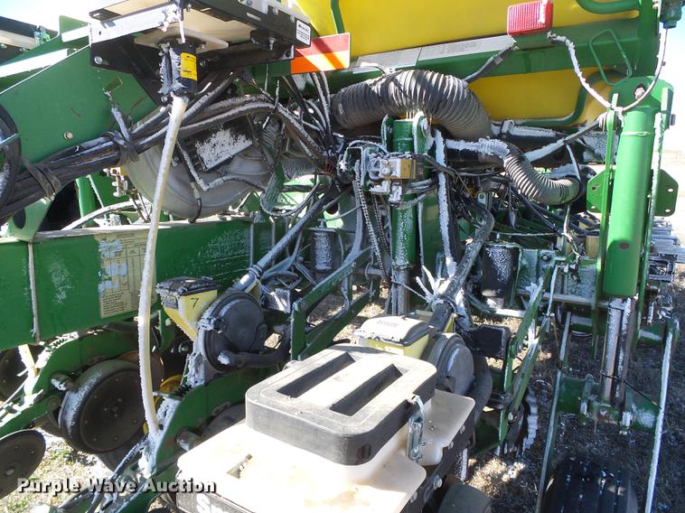 image for item DF2949 2007 John Deere 1770NT no-till planter