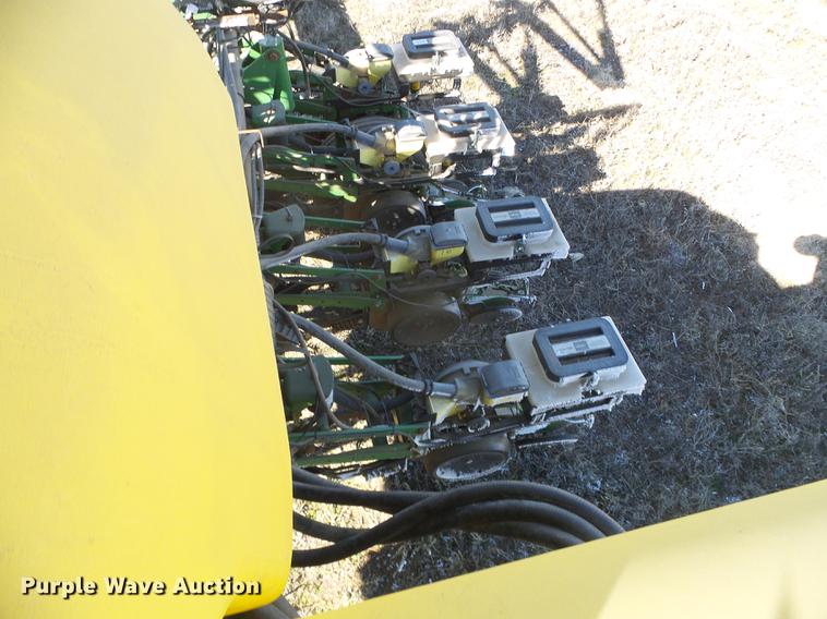 image for item DF2949 2007 John Deere 1770NT no-till planter