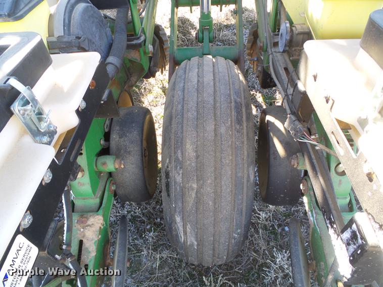image for item DF2949 2007 John Deere 1770NT no-till planter