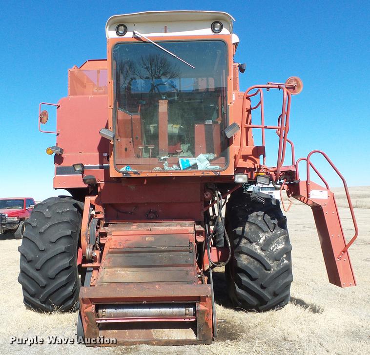 image for item DF2952 1983 Case IH 1480 combine