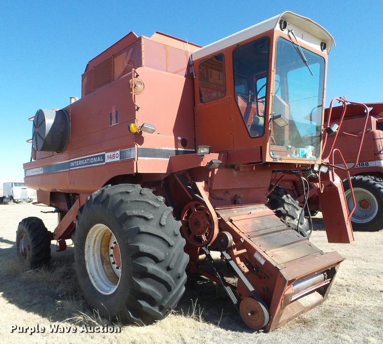 image for item DF2952 1983 Case IH 1480 combine