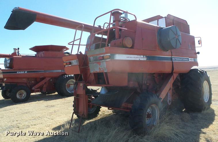 image for item DF2952 1983 Case IH 1480 combine