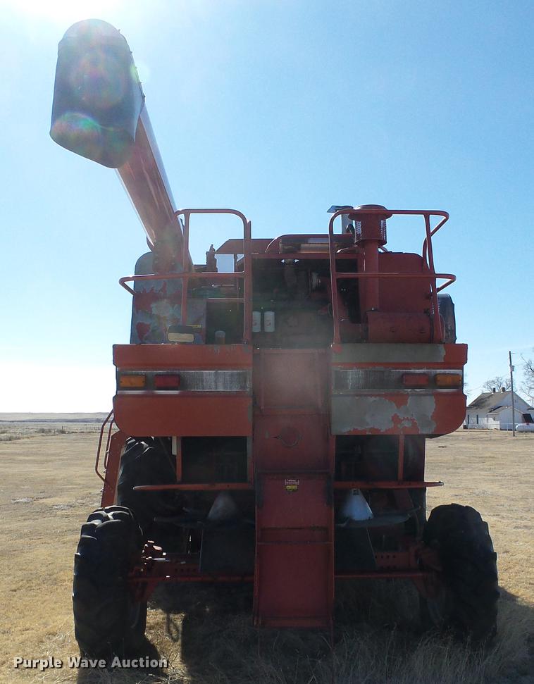 image for item DF2952 1983 Case IH 1480 combine
