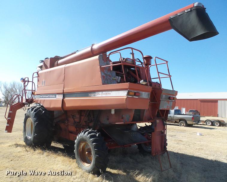 image for item DF2952 1983 Case IH 1480 combine