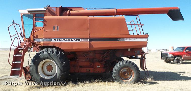 image for item DF2952 1983 Case IH 1480 combine