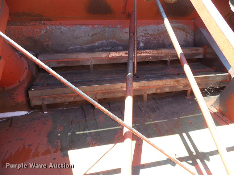 image for item DF2952 1983 Case IH 1480 combine