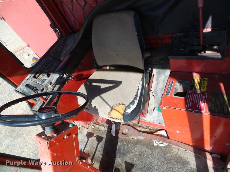 image for item DF2952 1983 Case IH 1480 combine