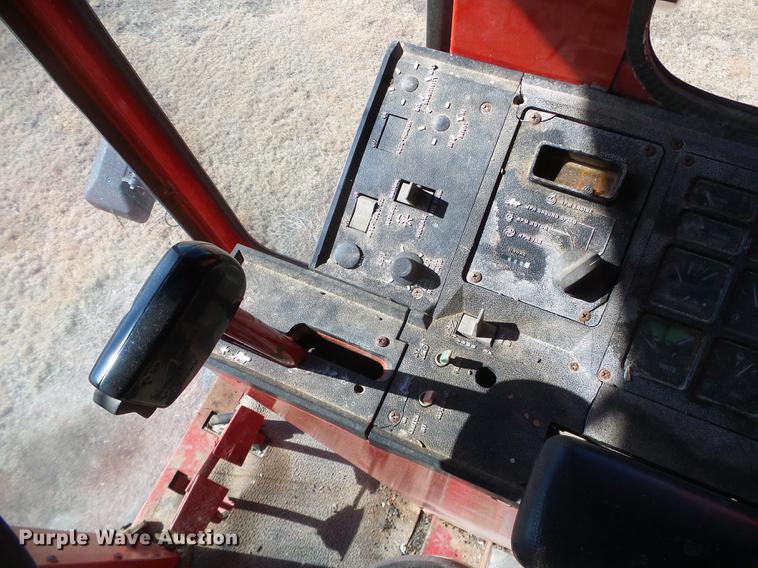 image for item DF2952 1983 Case IH 1480 combine