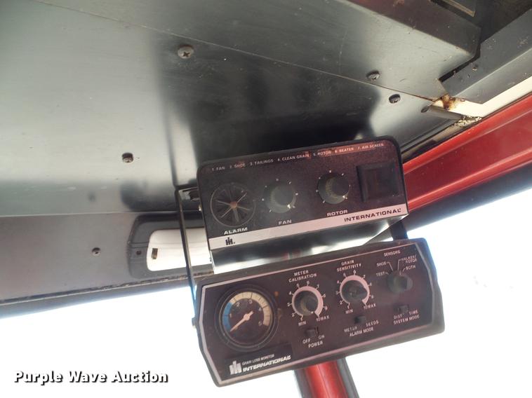 image for item DF2952 1983 Case IH 1480 combine