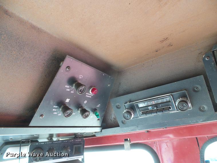 image for item DF2952 1983 Case IH 1480 combine