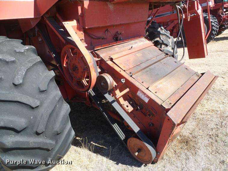 image for item DF2952 1983 Case IH 1480 combine